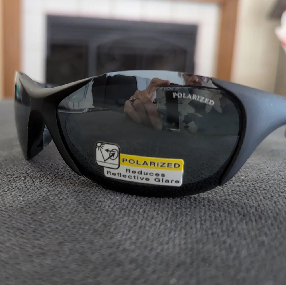 Foster Grant Track Polarized Sports Sunglasses for Men or Women, Black - Picture 6 of 8